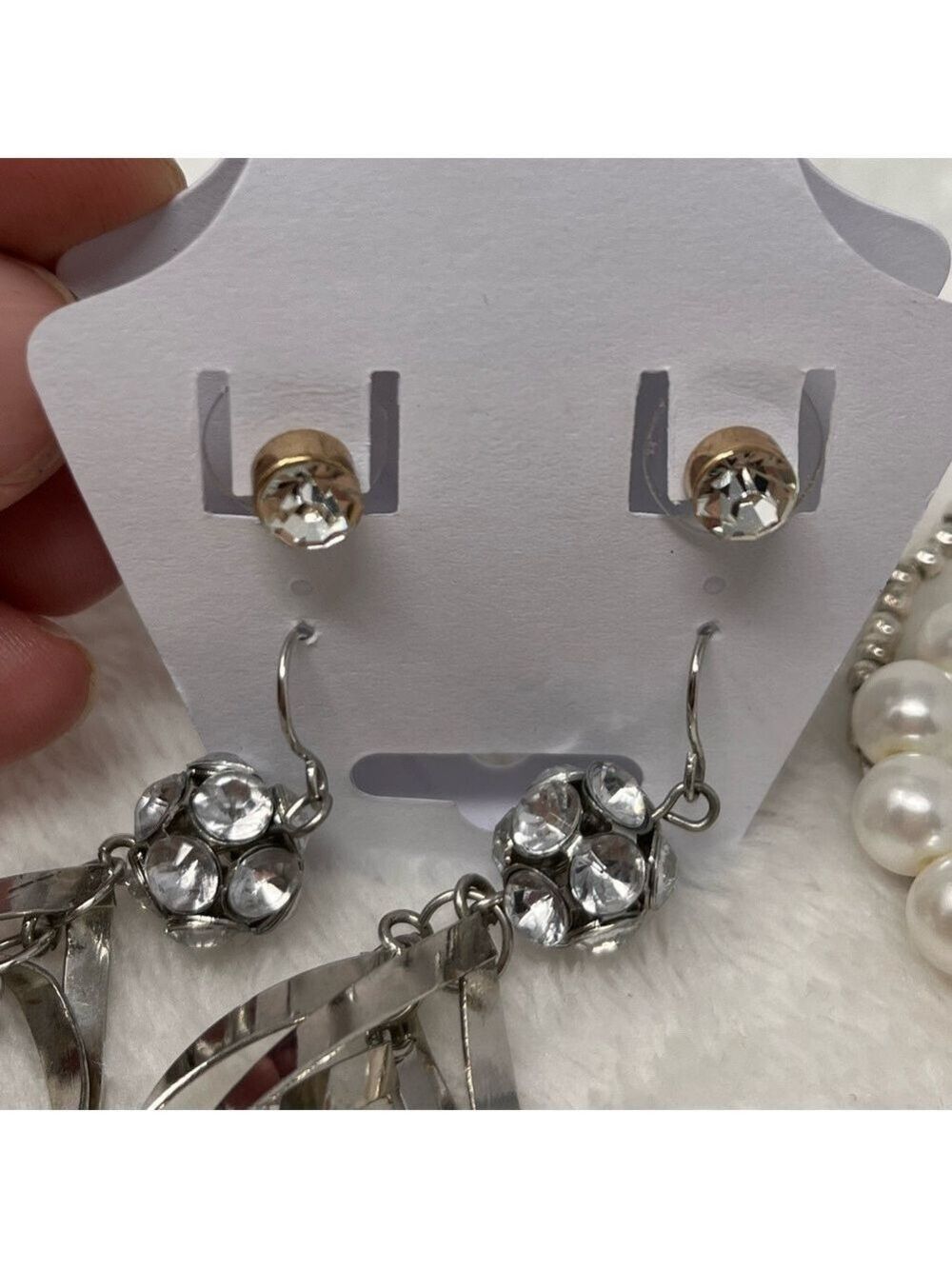 6 piece set 2 sparkly earrings and 4 faux pearl bracelet set - Picture 3 of 4